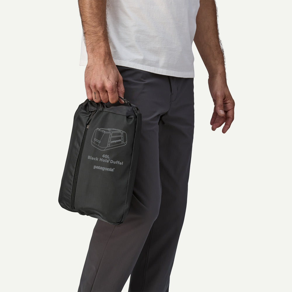 
                  
                    Black Hole Duffel 40L
                  
                